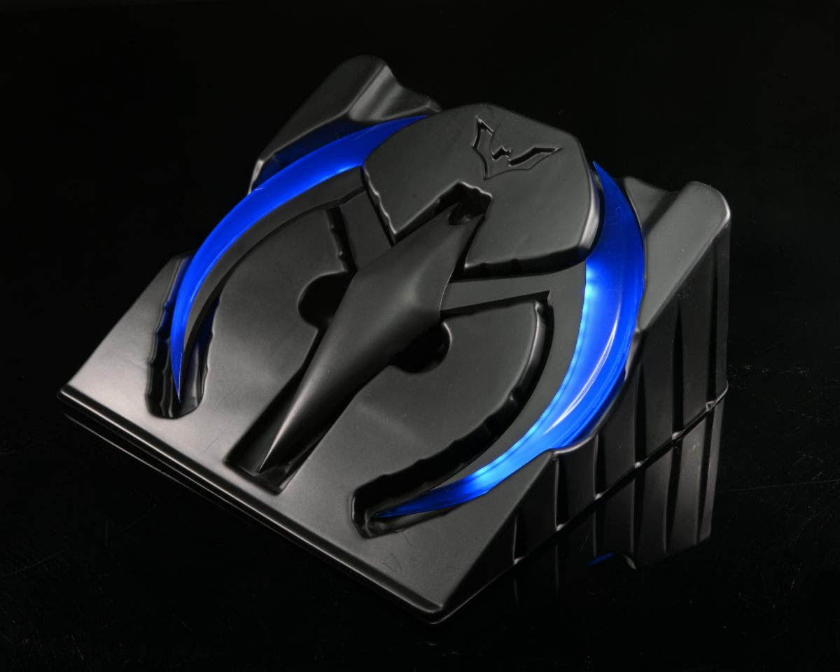 Batman Beyond: Prop Replica - Batarang (Blue)